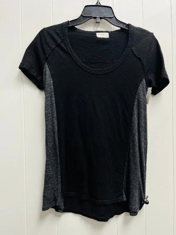 Top Short Sleeve By T.la In Black, Size: Xs Trendy Men's Scandinavian