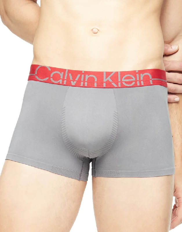 Calvin Klein Techno Minimal Low Rise Trunk NB3031 Polished Men's Silk Polished Men's Silk